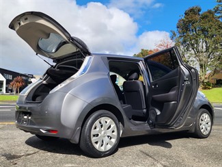 2016 Nissan Leaf - Thumbnail